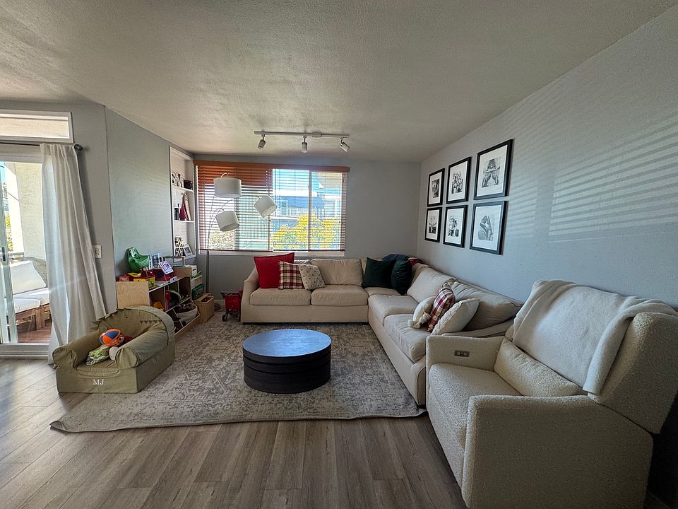 1st image of 3063 Barnard St
