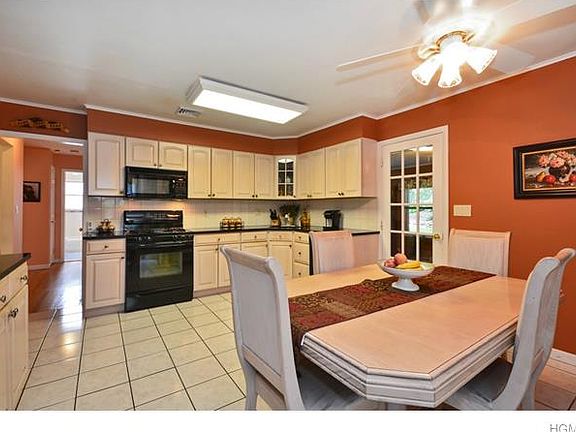 3rd image of 138 Myrtle Ave