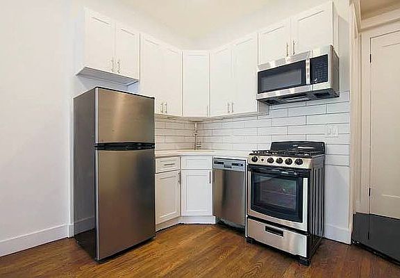 3rd image of 156 E 85th St APT 4