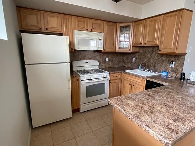 1st image of 52 Jeannette Ave