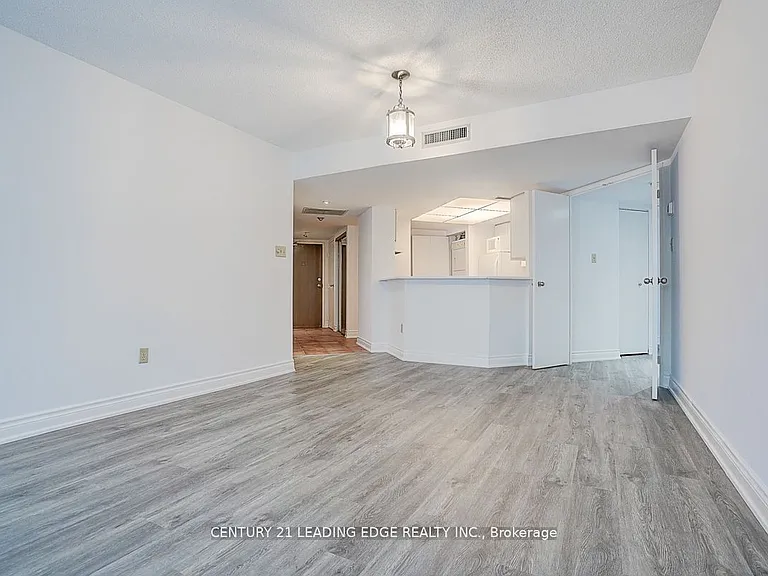 1001 Bay St #514 — Photo 13