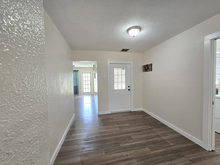 330 Barraclough St — Photo 5
