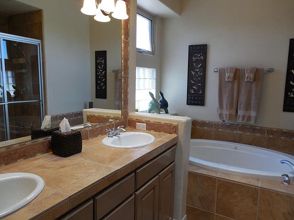 5th image of 8715 Desert Fox Way NE