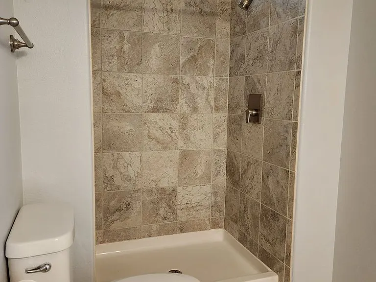 1592 Kingston Way — Photo 6
