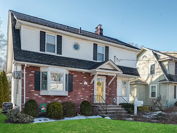 2nd image of 152 E Lincoln Ave