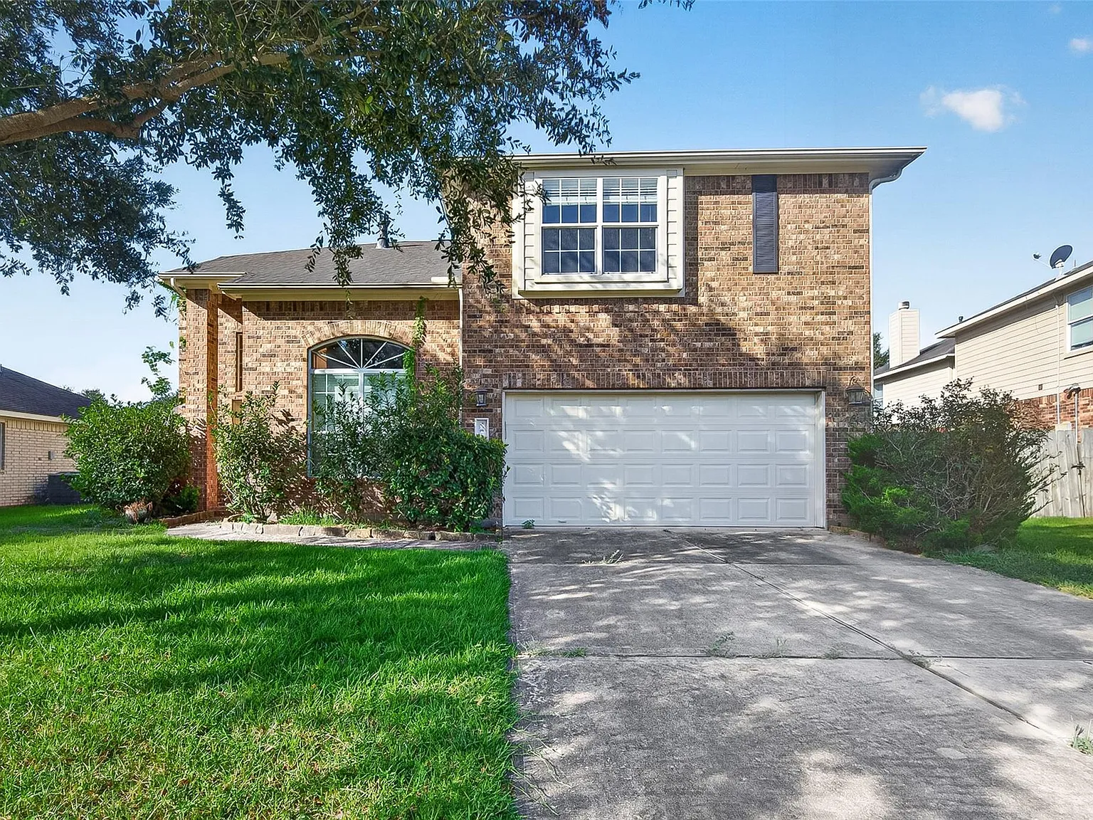 3 bed, 3.5 bath, 2082 sqft, $2,300 — Photo 2