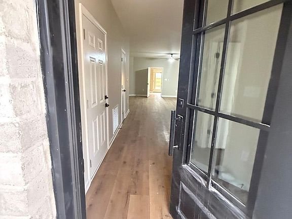 3rd image of 72 Pine St