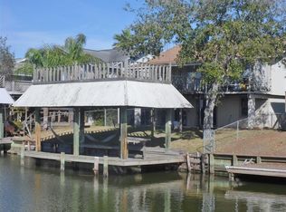 2 S Skimmer St, La Marque, TX 77568