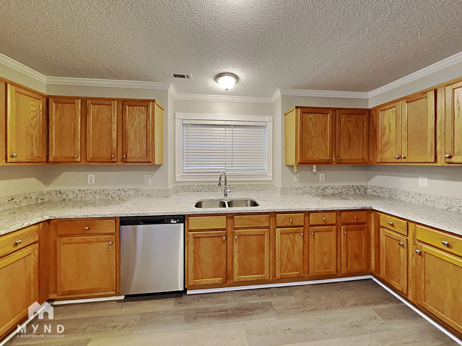 4 bed, 3.0 bath, 2496 sqft, $2,295 — Photo 2