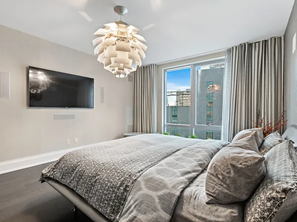 50 Riverside Boulevard image 6 of 17