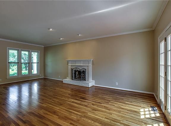 3rd image of 212 Big Ben Ct