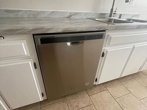 5th image of 14814 Inglewood Ave APT 9