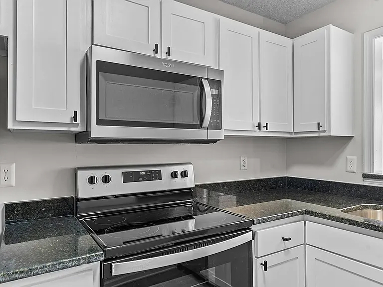 Skyside Landing Apartments — Photo 7