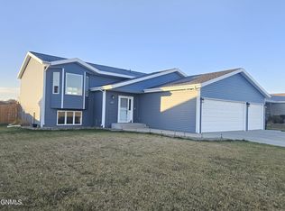 4919 Hitchcock Dr, Bismarck, ND 58503