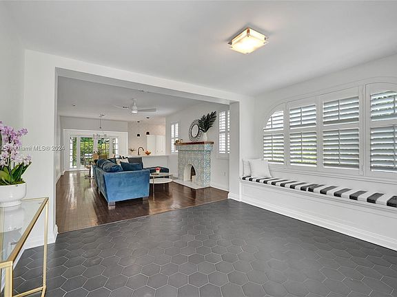 3rd image of 720 Ponce De Leon Dr