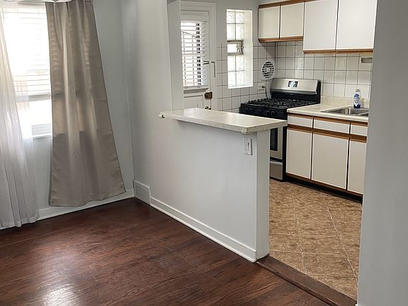 5th image of 5343 N Rockwell St #2