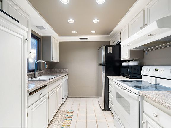 5th image of 1411 N Sunrise Way Unit 3