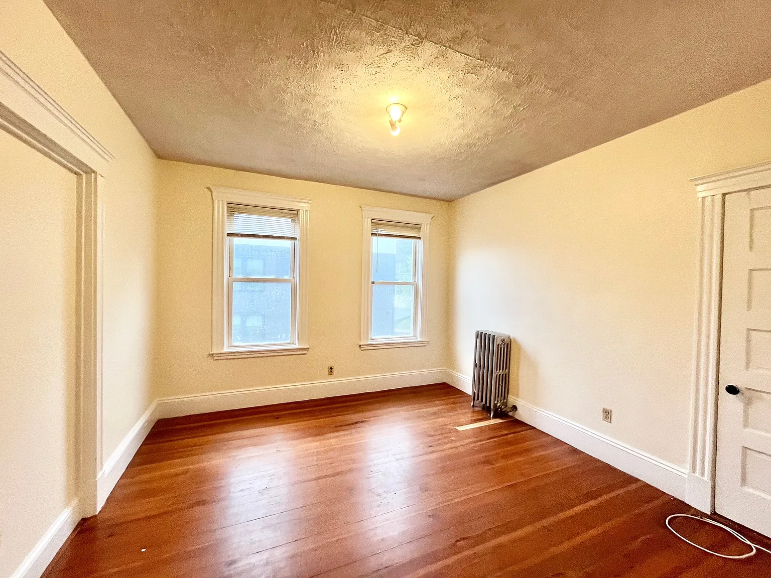 4 bed, 9999 sqft, $4,400 — Photo 3