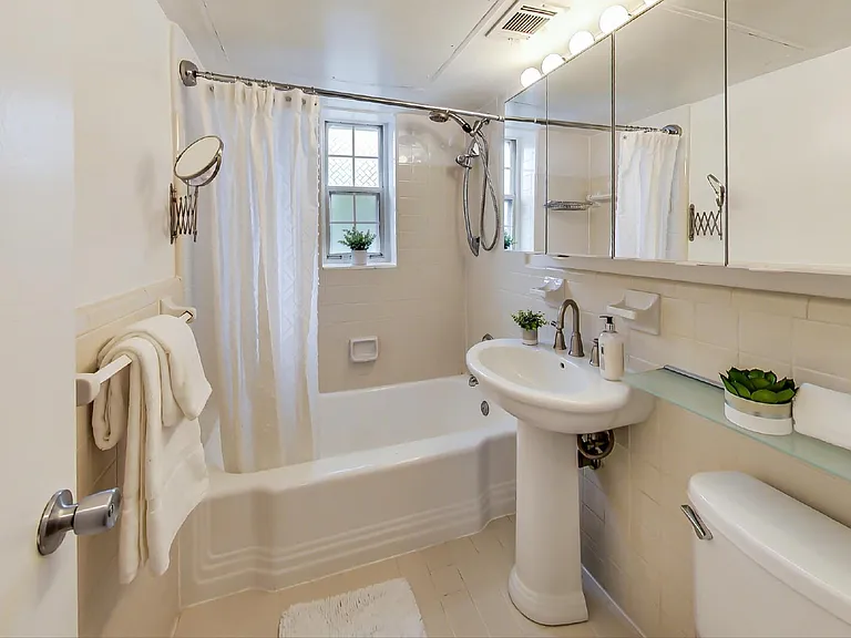 1303 N Ode St #215 — Photo 10