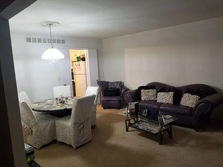 585 Fox Hills Dr N — Photo 6
