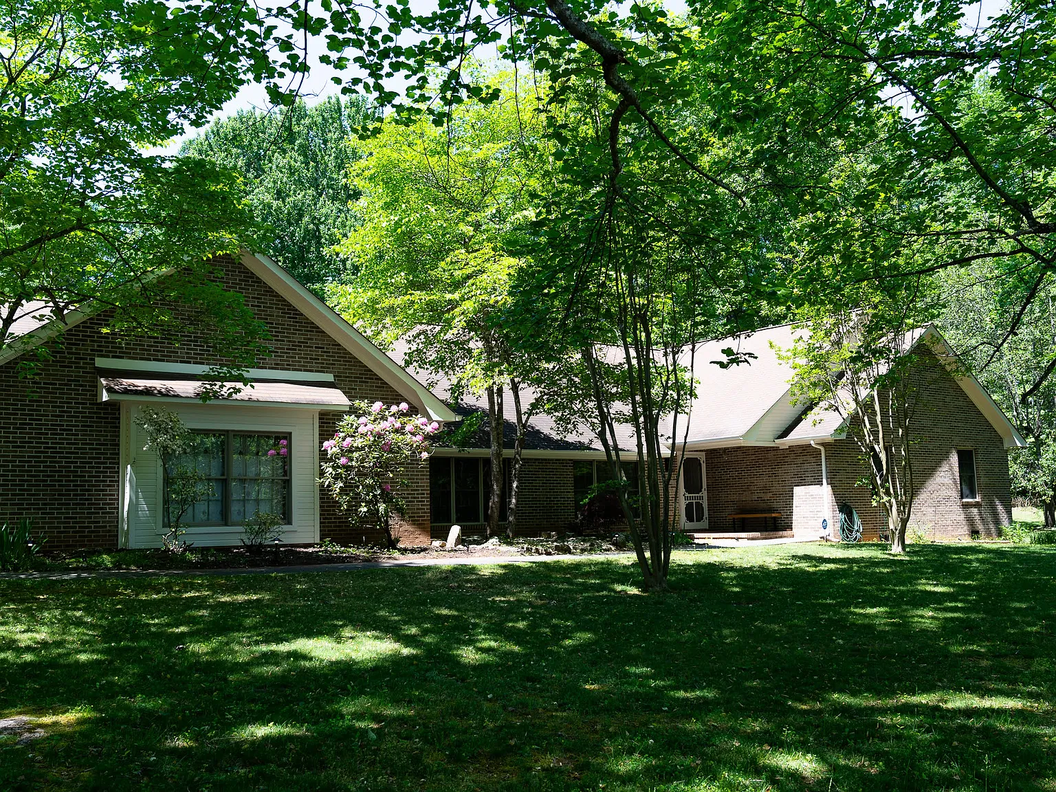 3 bed, 2.5 bath, 2946 sqft, $3,900 — Photo 2