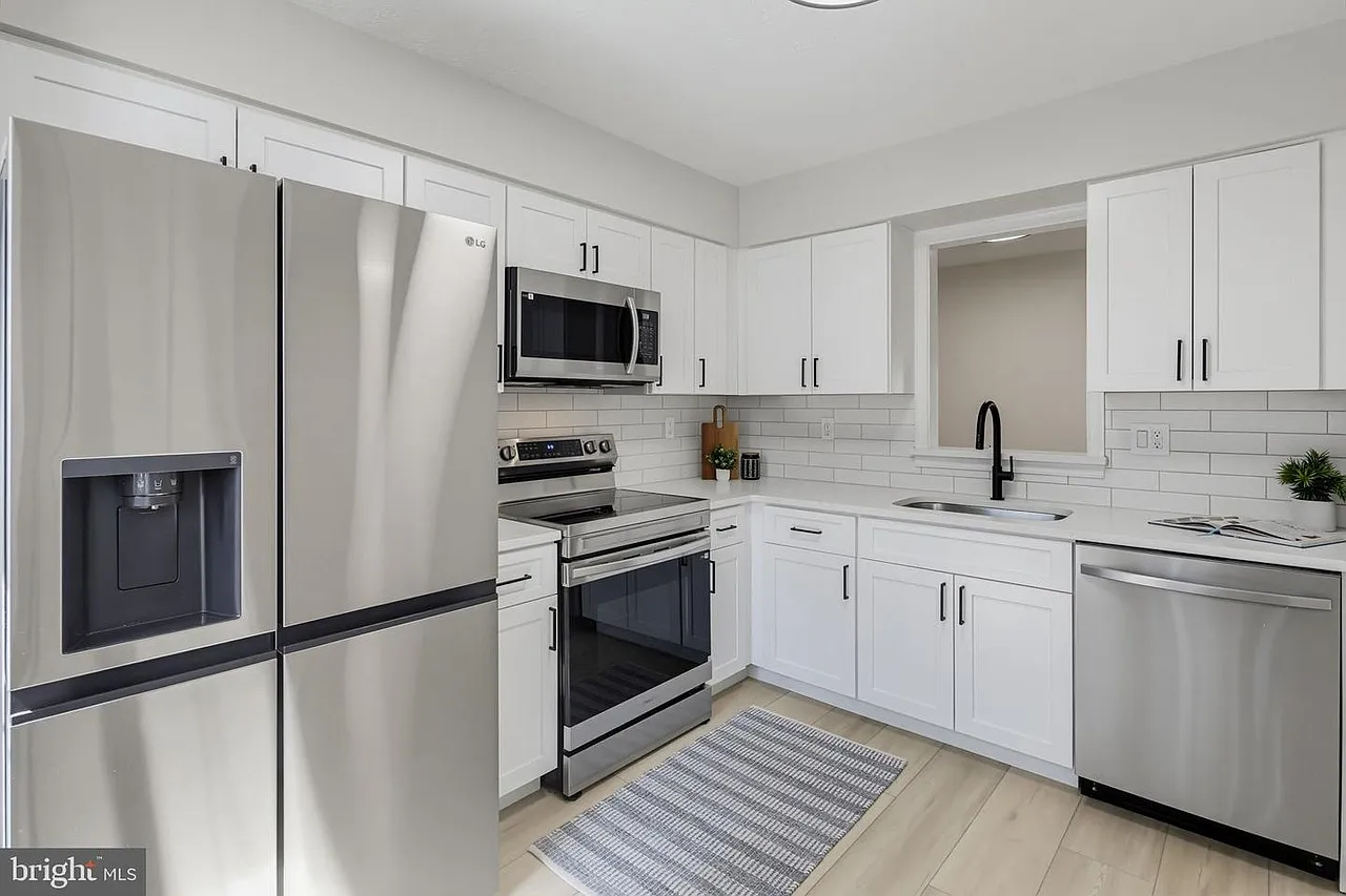 3 bed, 2.5 bath, 1397 sqft, $3,100 — Photo 4