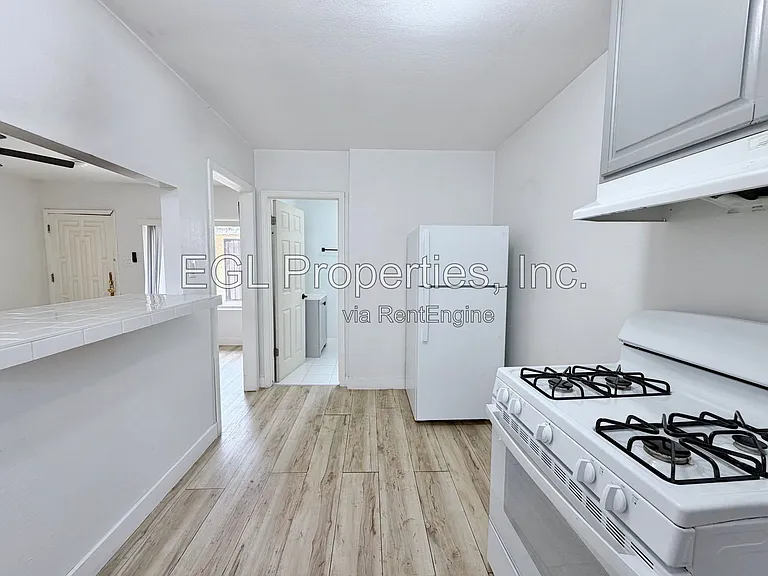 2826 12th Ave — Photo 9