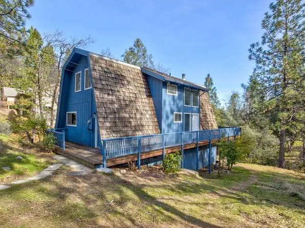 5633 Silver Saddle Dr, Hathaway Pines, CA 95233