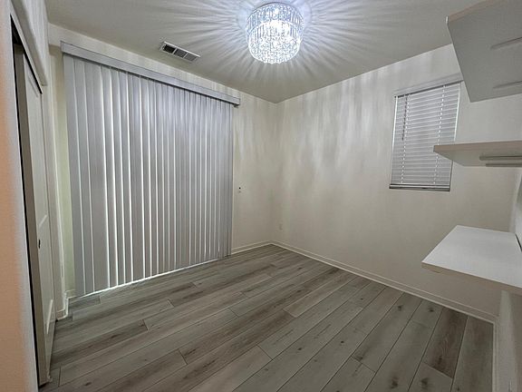 3rd image of 825 Cranberry Way