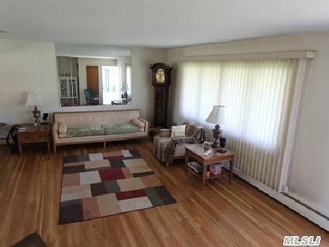 4th image of 12 Zoranne Dr