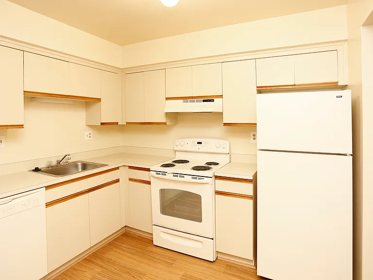 Green Hill Apartments — Photo 9