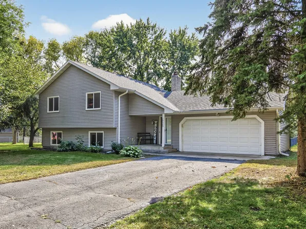 9920 206th St W, Lakeville, MN 55044