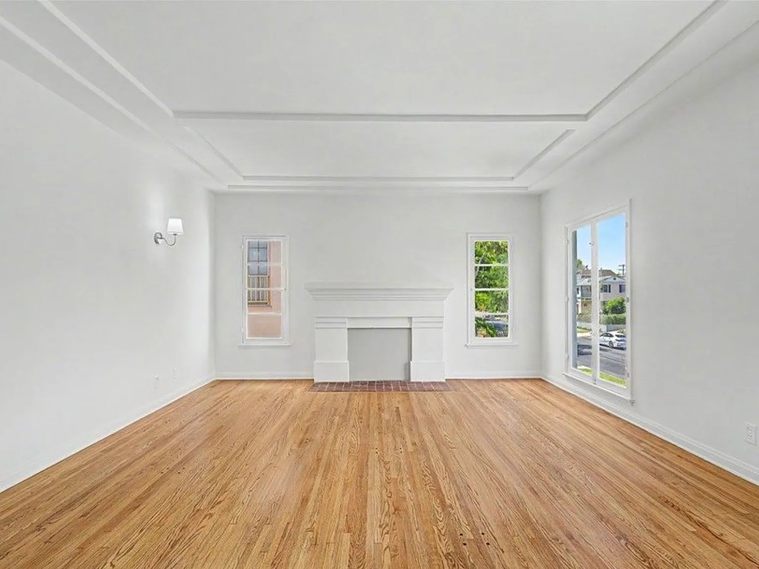 3 bed, 1930 sqft, $6,300 — Photo 2