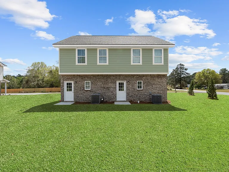 102 Skye Dr — Photo 2