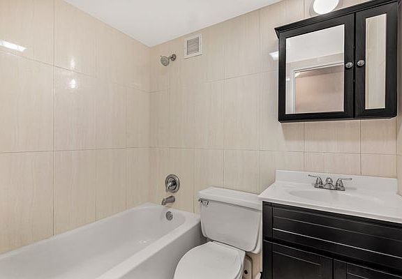 4th image of 9 E 32nd St #2D2