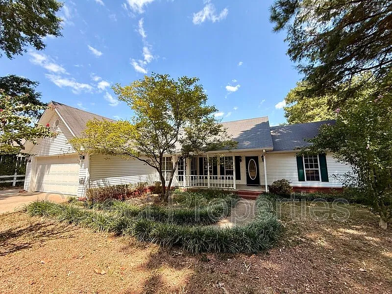 3 bed, 2.0 bath, 1886 sqft, $1,600 — Photo 2