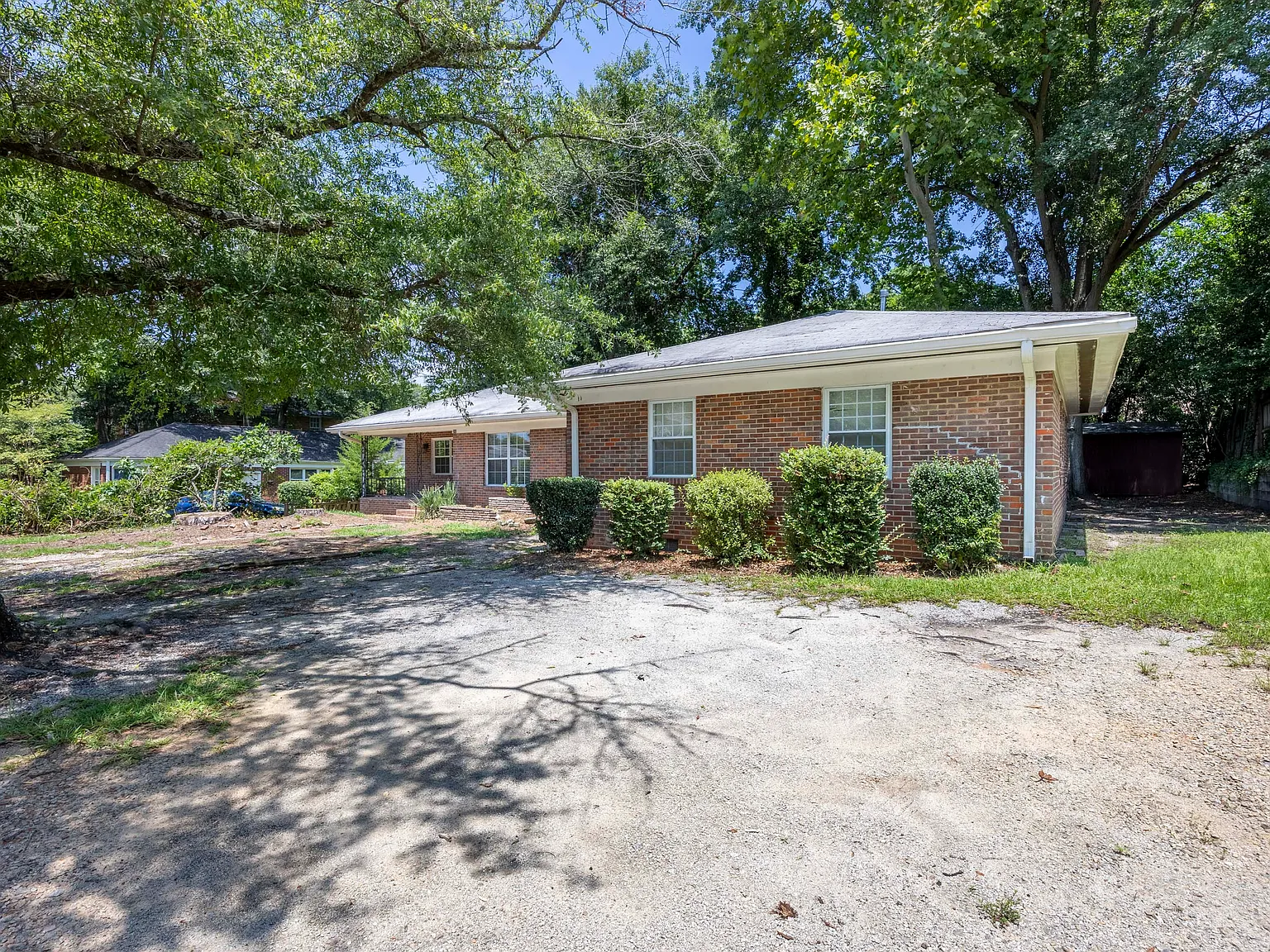 6 bed, 2400 sqft, $850 — Photo 2