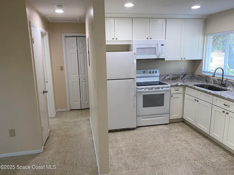 1558 Guava Ave #B — Photo 11