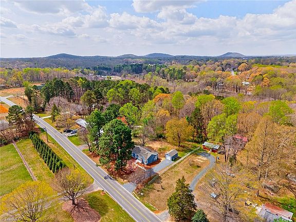 3rd image of 1939 Gold Hill Rd