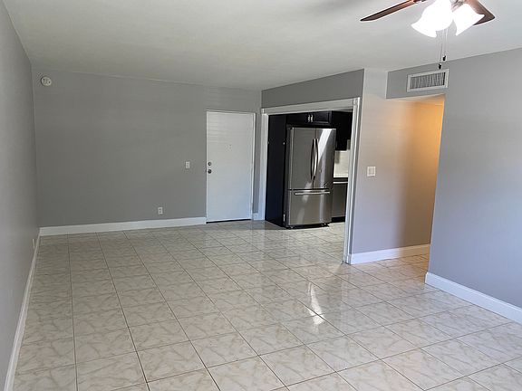 3rd image of 704 SE 2nd Ave APT 338