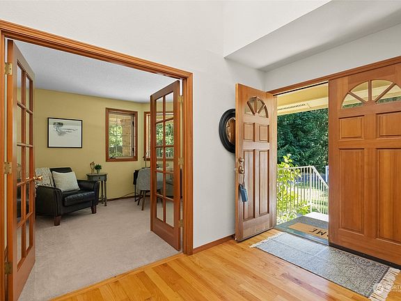 5th image of 8654 Landing Lane SE