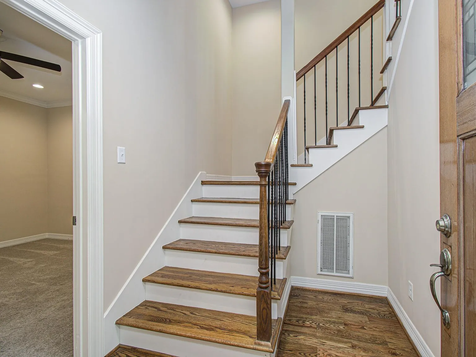 3 bed, 3.5 bath, 2223 sqft, $3,295 — Photo 4