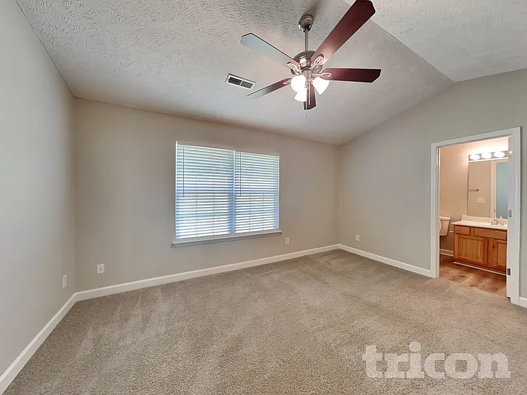 649 Belgium Dr — Photo 8