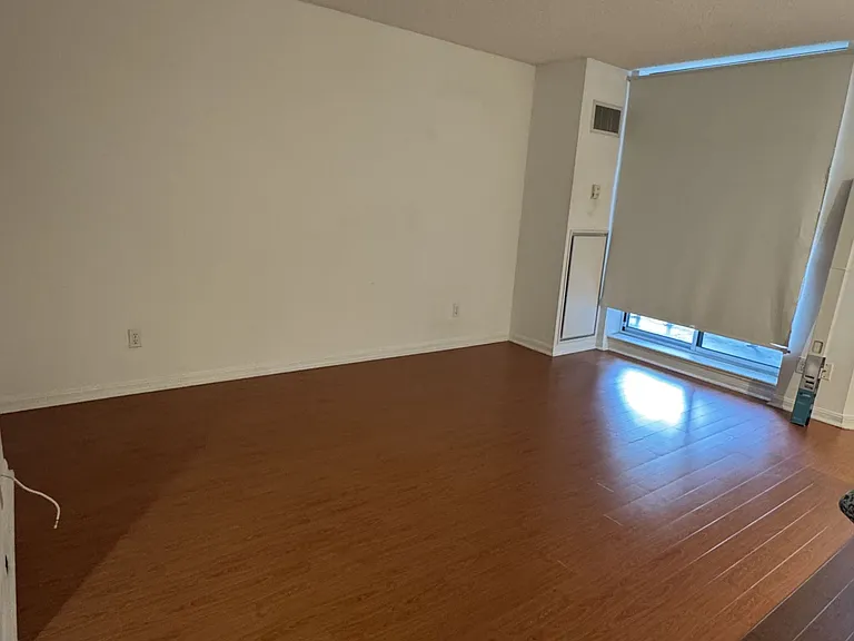 140 Simcoe St #1221 — Photo 5