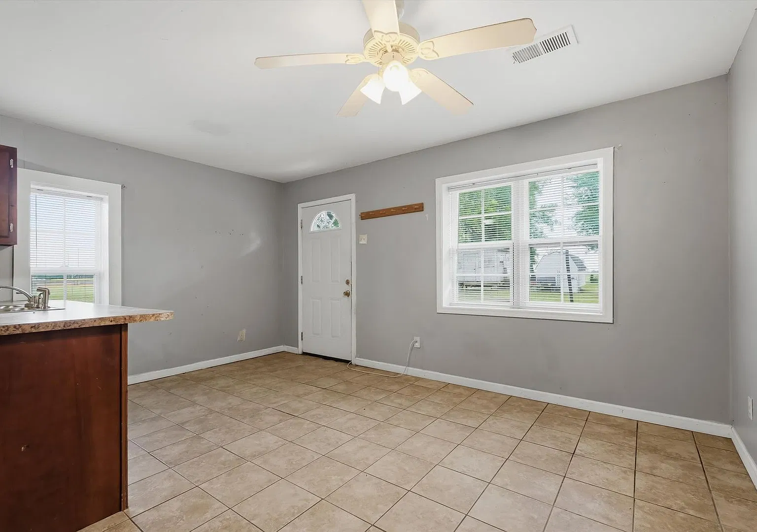 230 N Greenwood — Photo 3