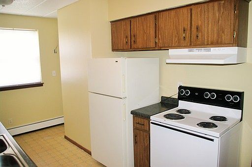 5th image of 758 Victoria St N APT 1