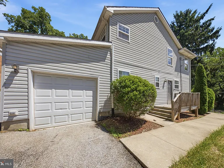 7611 Temple Hill Rd — Photo 3