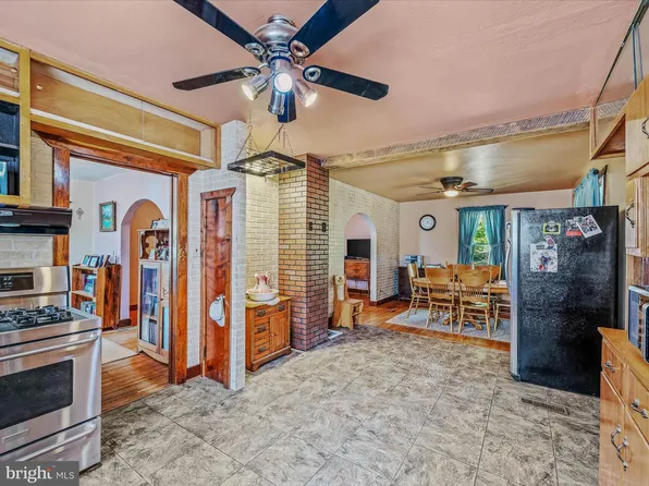 687 S Washington St, Berkeley Springs, WV 25411