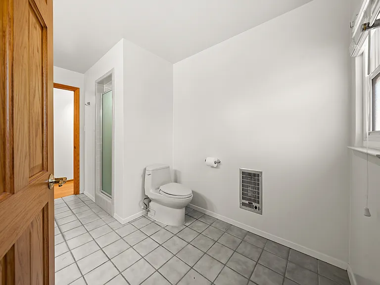 401 Moseley Rd — Photo 16