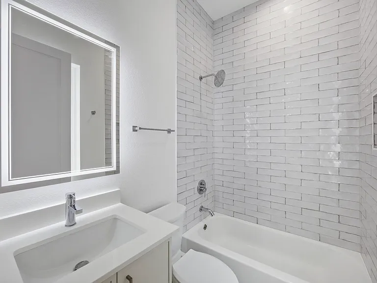 4605 Belmont Ave #202 — Photo 26